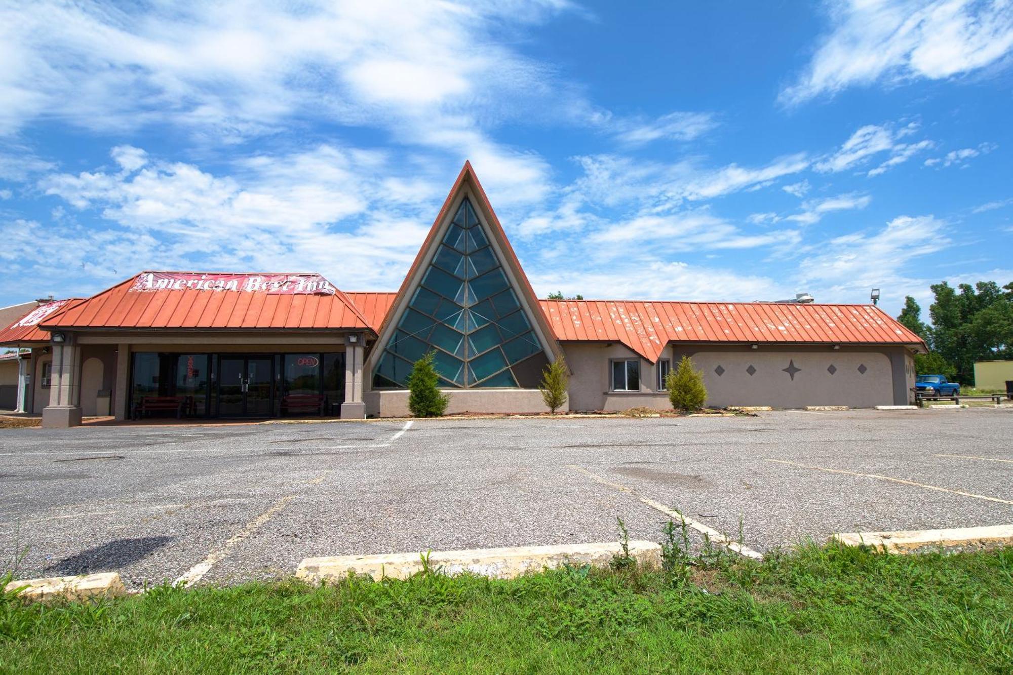 American Best Inn By Oyo I-35 Perry Near Lake Mcmurtry Exterior photo